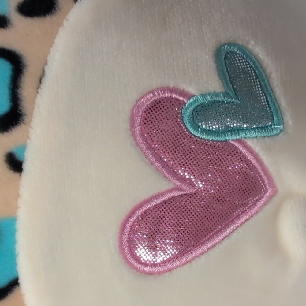 Squishmallows - 16" Emango The  Leopard Plush with Blue and Pink Hearts - Picture 7 of 7